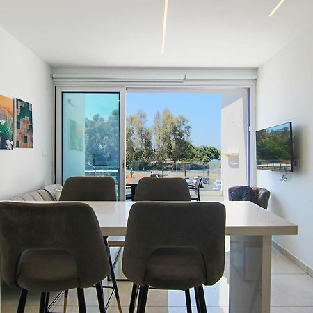 Phaedrus Living - Seaside Executive Flat Harbour 203 Lägenhet Paphos Exteriör bild