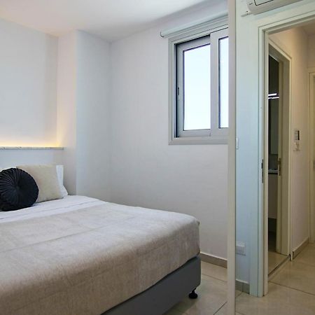Phaedrus Living - Seaside Executive Flat Harbour 203 Lägenhet Paphos Exteriör bild