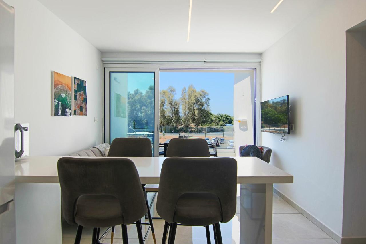 Phaedrus Living - Seaside Executive Flat Harbour 203 Lägenhet Paphos Exteriör bild