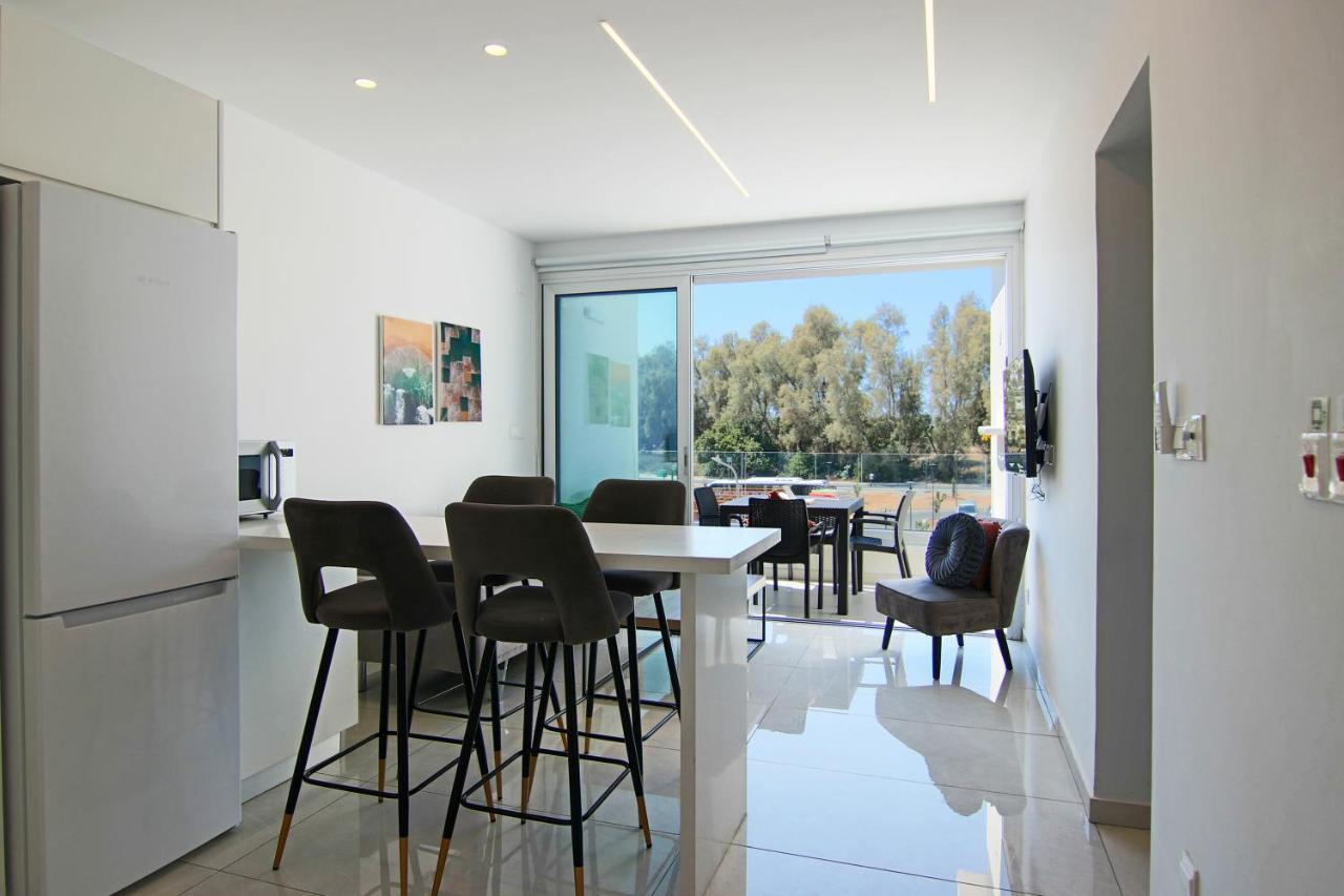 Phaedrus Living - Seaside Executive Flat Harbour 203 Lägenhet Paphos Exteriör bild
