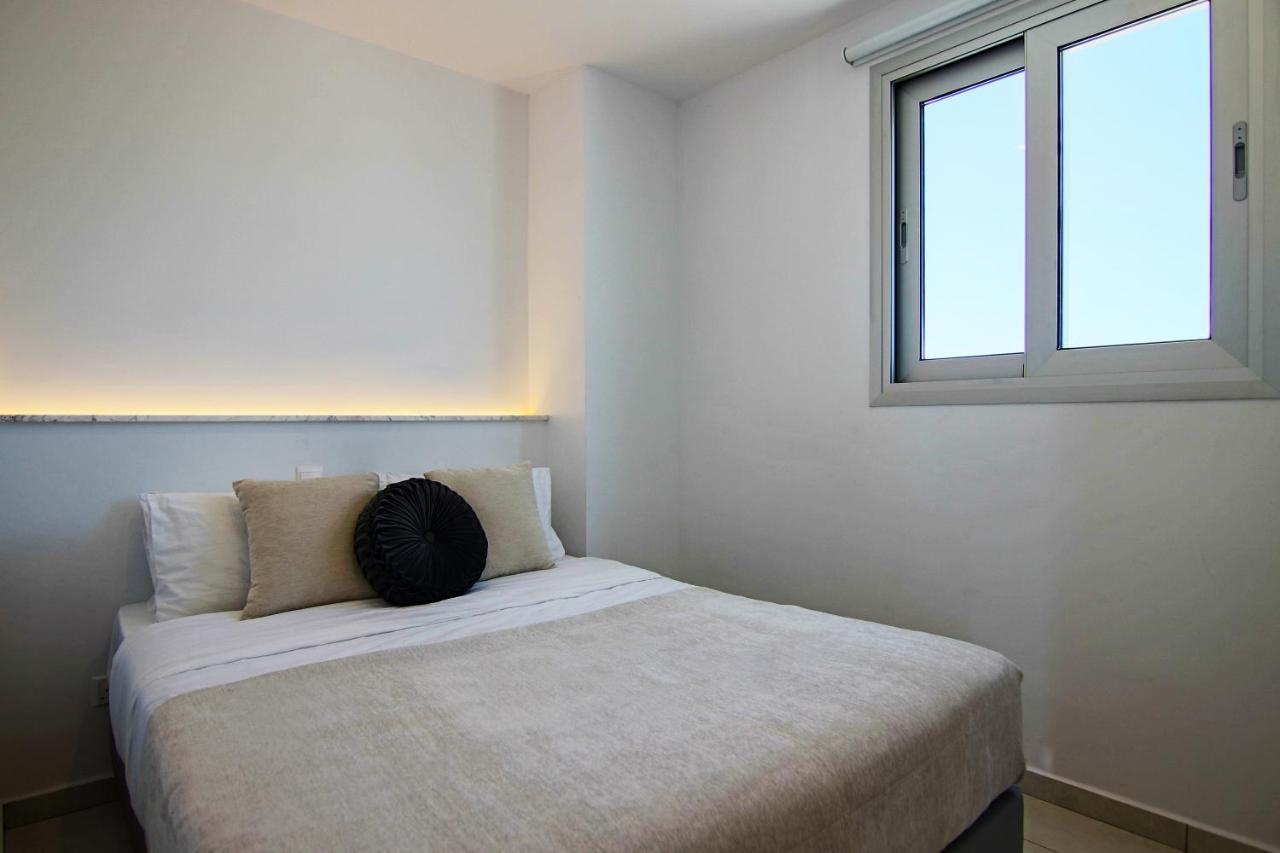 Phaedrus Living - Seaside Executive Flat Harbour 203 Lägenhet Paphos Exteriör bild