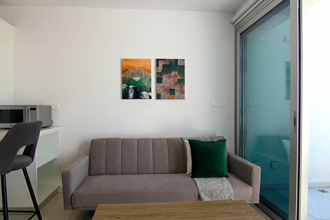 Phaedrus Living - Seaside Executive Flat Harbour 203 Lägenhet Paphos Exteriör bild