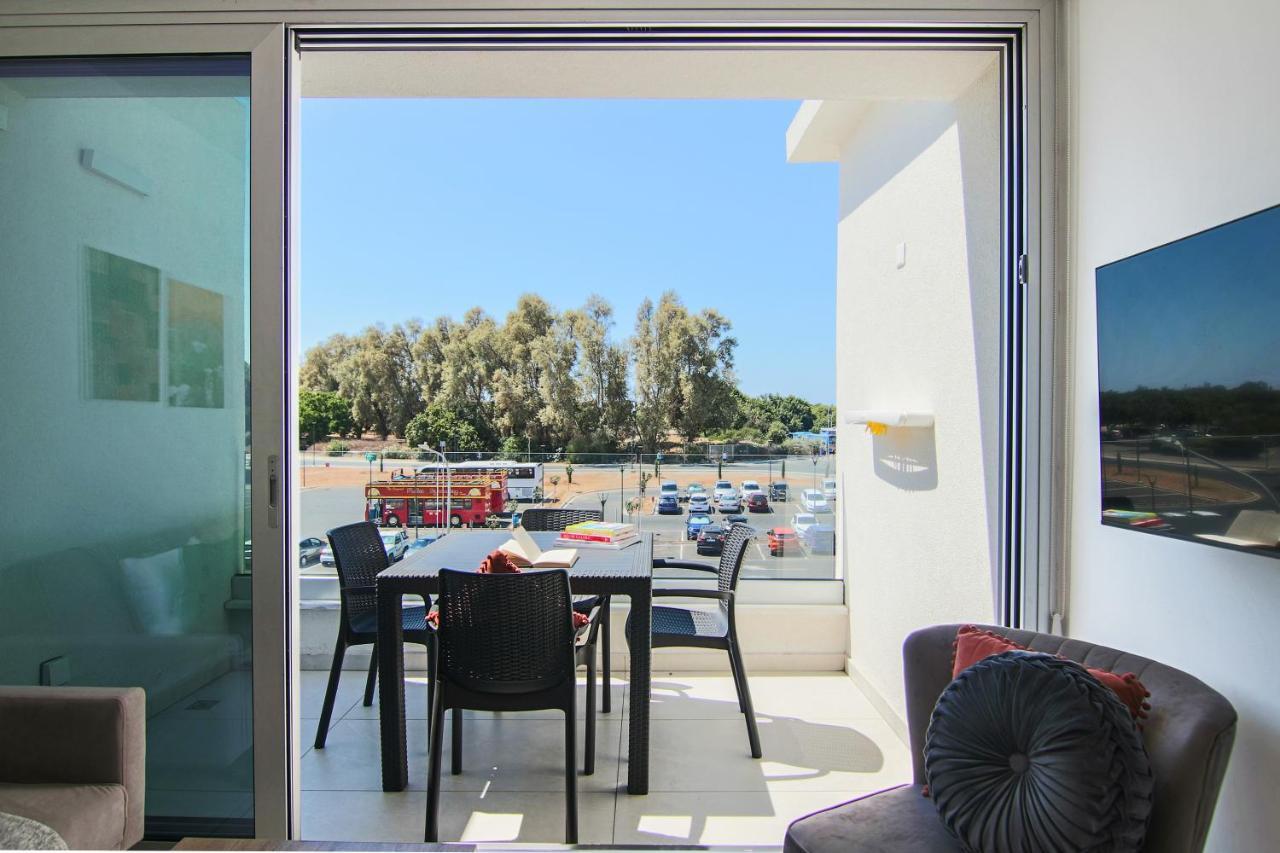 Phaedrus Living - Seaside Executive Flat Harbour 203 Lägenhet Paphos Exteriör bild