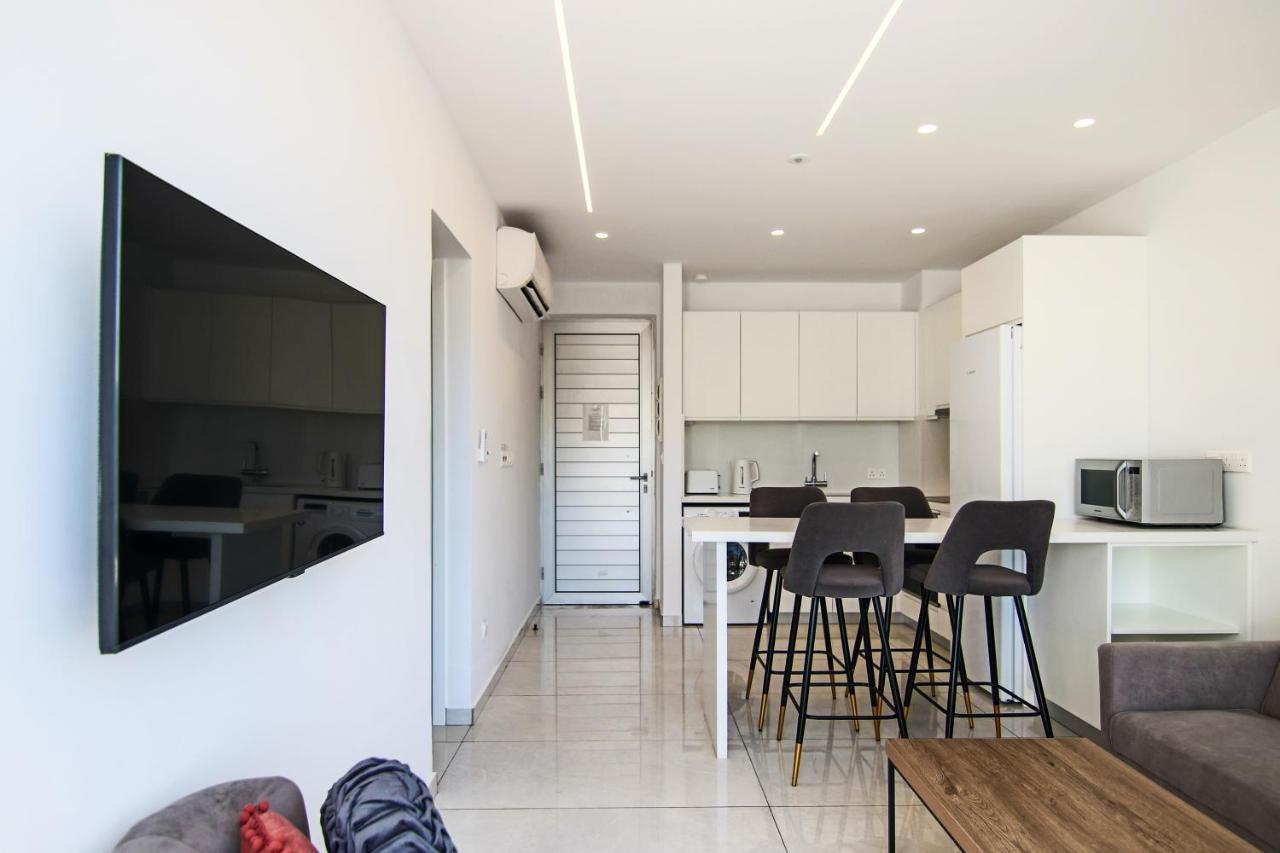 Phaedrus Living - Seaside Executive Flat Harbour 203 Lägenhet Paphos Exteriör bild