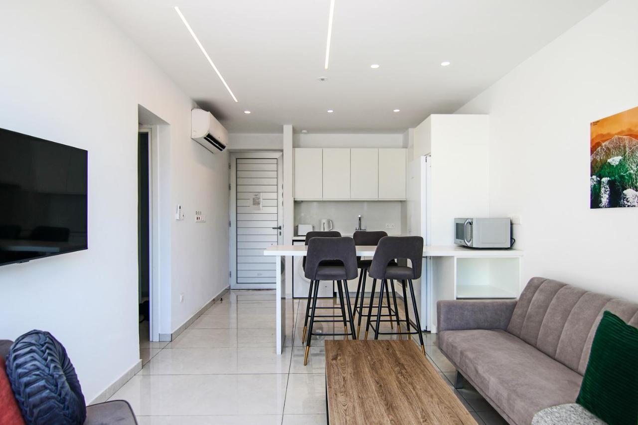 Phaedrus Living - Seaside Executive Flat Harbour 203 Lägenhet Paphos Exteriör bild